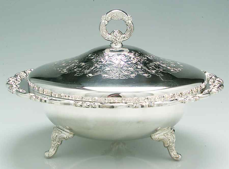 Du Maurier (Silverplate, Hollowware) 2 Qt Round Casserole & Lid by Oneida Silver-1