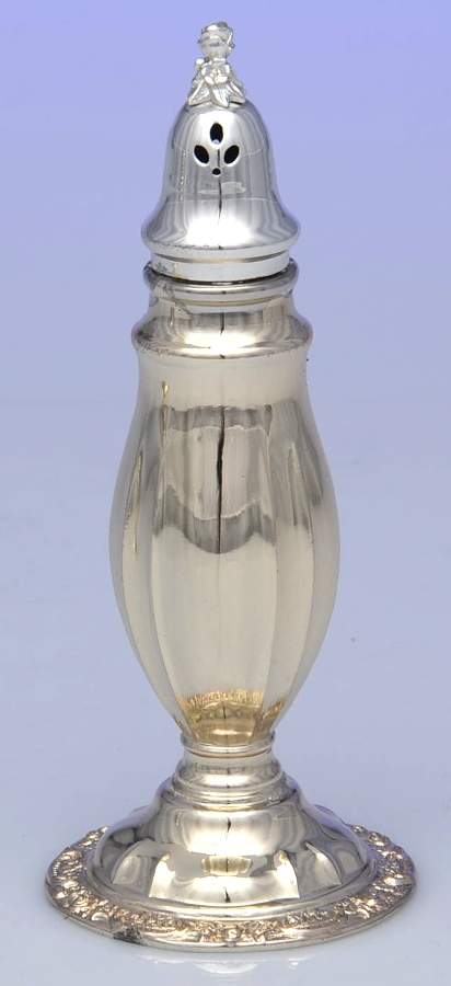 Du Maurier (Silverplate, Hollowware) Pepper Shaker by Oneida Silver-1