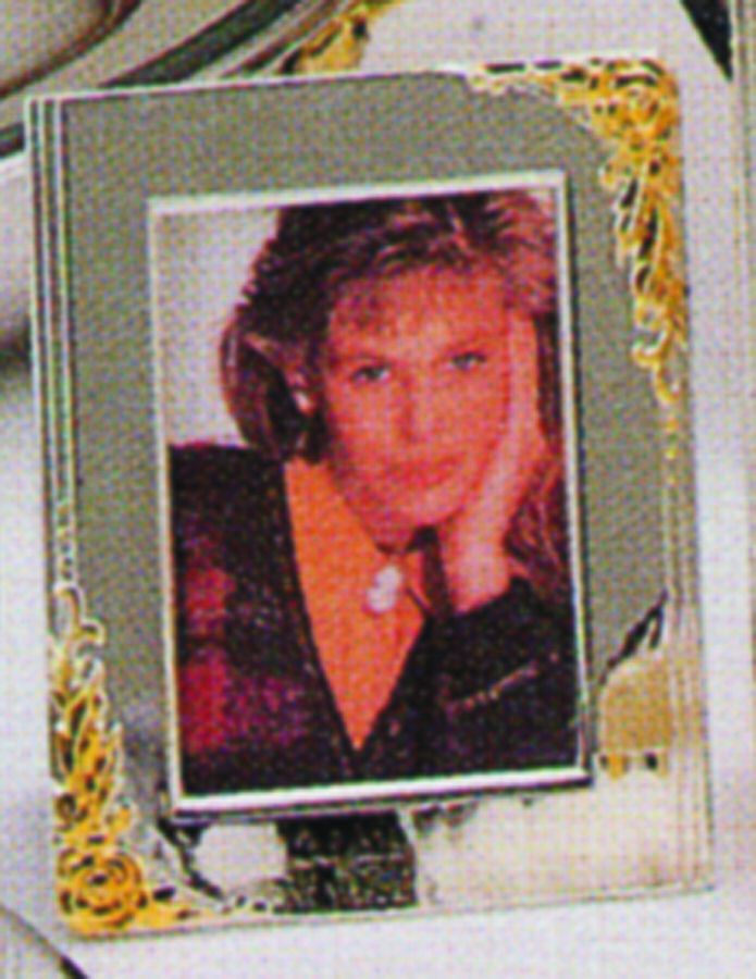 Golden Damask Rose (Stainless, Gold Accent, Hl Frame-Holds 3" X 4" by Oneida Silver-1