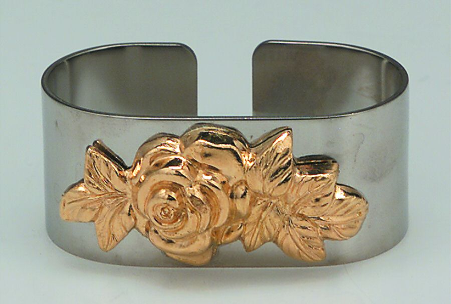 Golden Damask Rose (Stainless, Gold Accent, Hl Napkin Ring by Oneida Silver-1