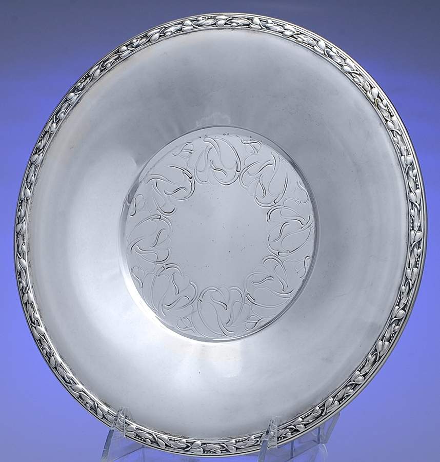 Meadowbrook (Silverplate, 1936, Hollowware) 10" Sandwich Plate by Oneida Silver-1