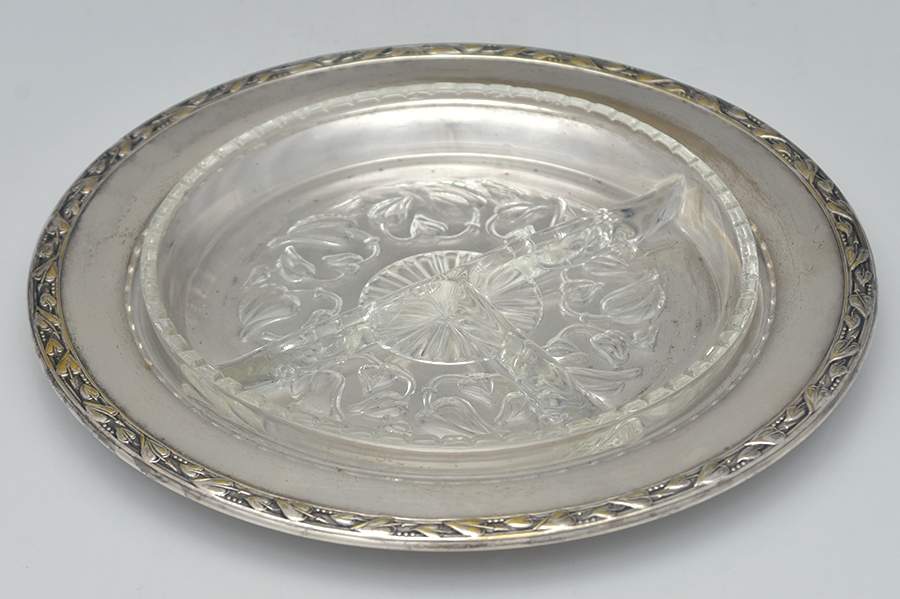 Meadowbrook (Silverplate, 1936, Hollowware) 3 Part Relish W/Divided Glass Liner by Oneida Silver-1