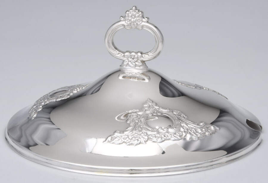 Castle Court (Silverplate, Hollowware) Lid for Tureen by Oneida Silver-1