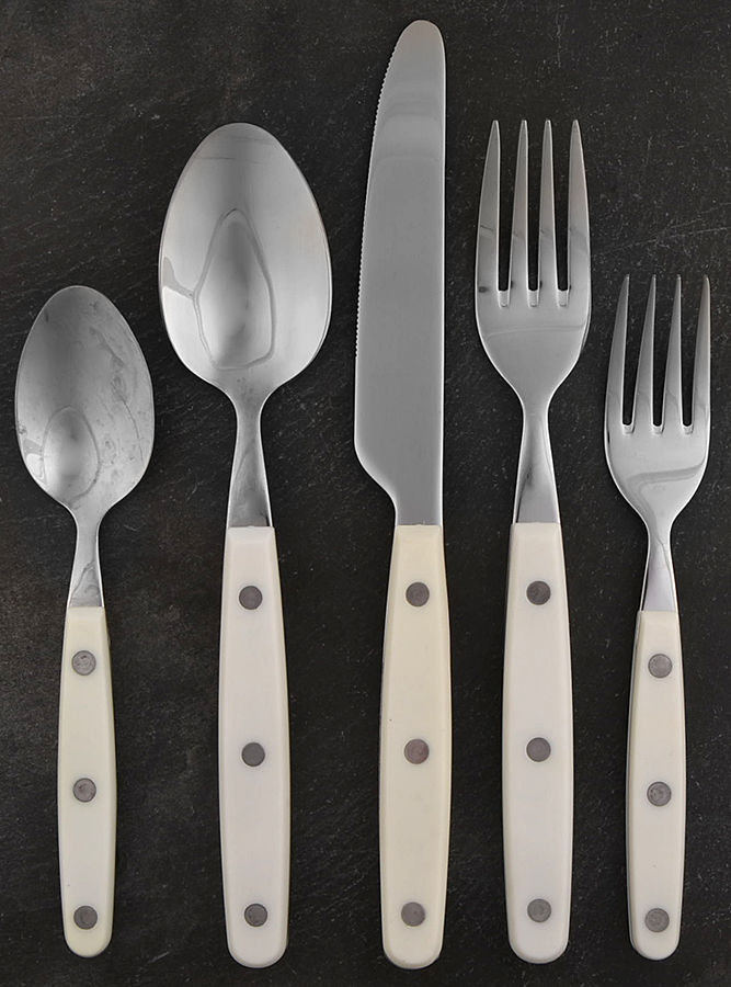 Color Trends-White (Stainless, Plastic) 5 Piece Place Setting by Oneida Silver-1