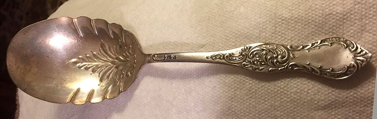 OHS229 (Silverplate) Solid Shell Berry/Casserole Spoon by Oneida Silver-1