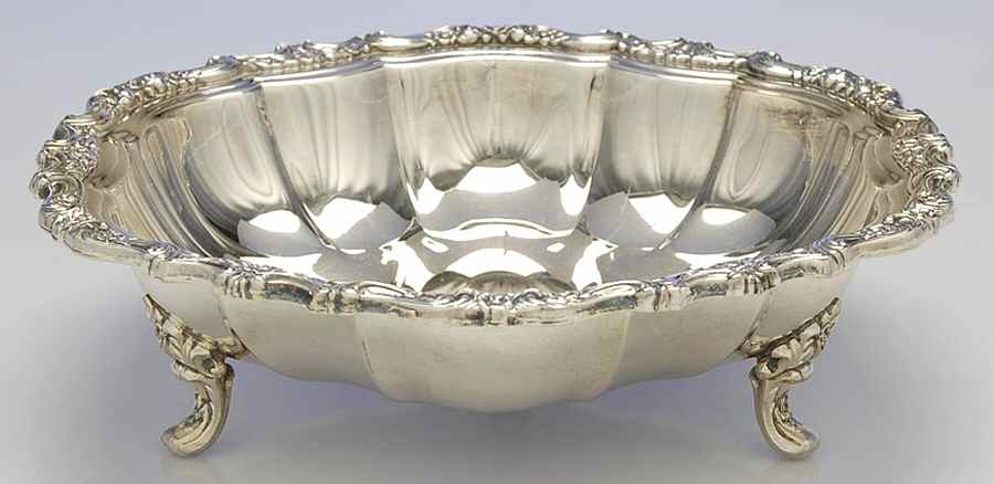 Countess (Silverplate, Hollowware) Footed Round Vegetable Bowl by Oneida Silver-1