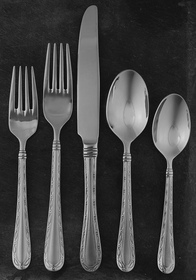 Merlot (Stainless) 5 Piece Place Setting by Oneida Silver-1