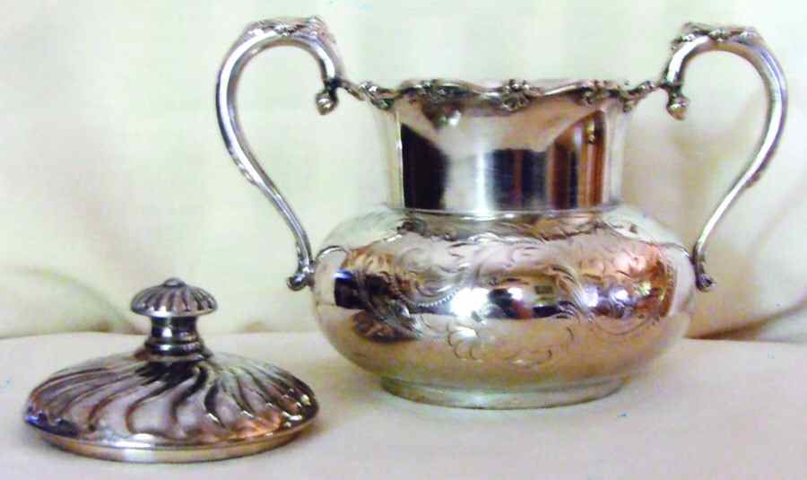 991 (Silverplate, Hollowware) Sugar Bowl & Lid by Oneida Silver-1