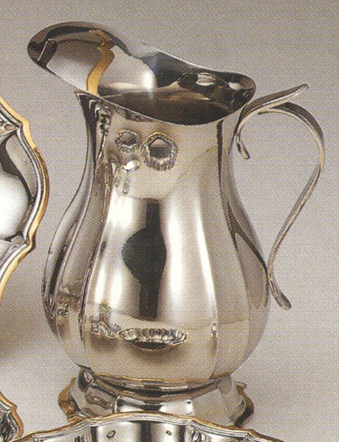 Golden Royal Chippendale (Stnl, GoldAccent, Hllwr) Pitcher Water by Oneida Silver-1