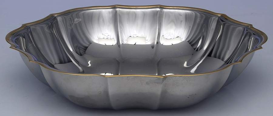 Golden Royal Chippendale (Stnl, GoldAccent, Hllwr) 10" Round Vegetable Bowl by Oneida Silver-1