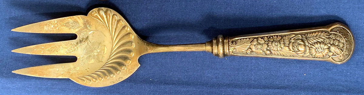 Garland (Silverplate, 1894) Large Solid Fish Serving Fork by Oneida Silver-1