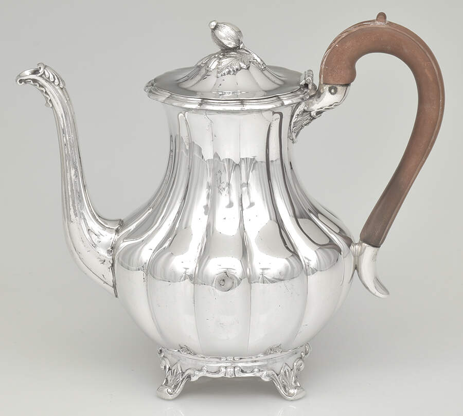Old English Melon (Silverplate, Hollowware) Coffee Pot with Brown Plastic Handle by Oneida Silver-1
