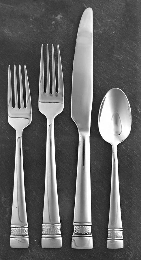 Villanova (Stainless) 4 Piece Place Setting by Oneida Silver-1
