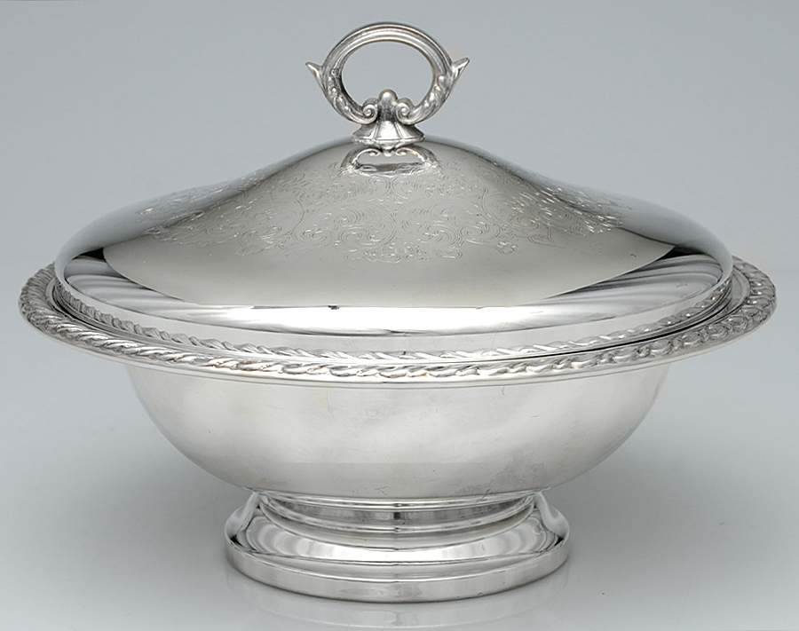 Arcadia (Silverplate, Hollowware) Plated Round Covered Casserole with Glass by Oneida Silver-1