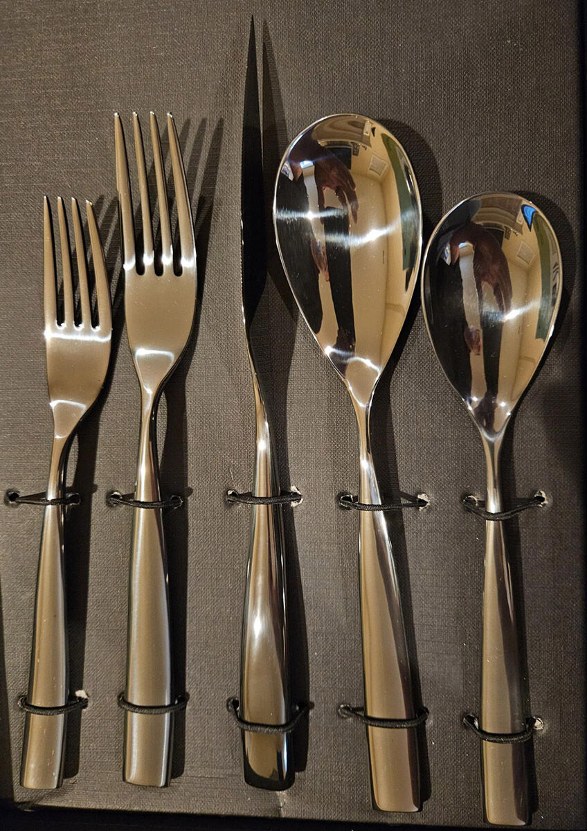 Romano Black (Stainless) Fork by Oneida Silver-1