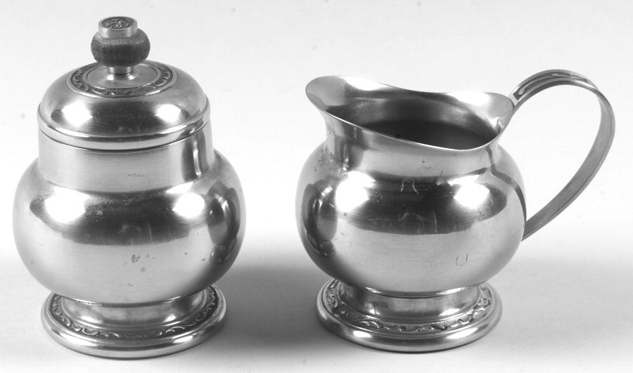 OHS362 (Stainless, Hollowware) Creamer & Sugar with Lid Set by Oneida Silver-1