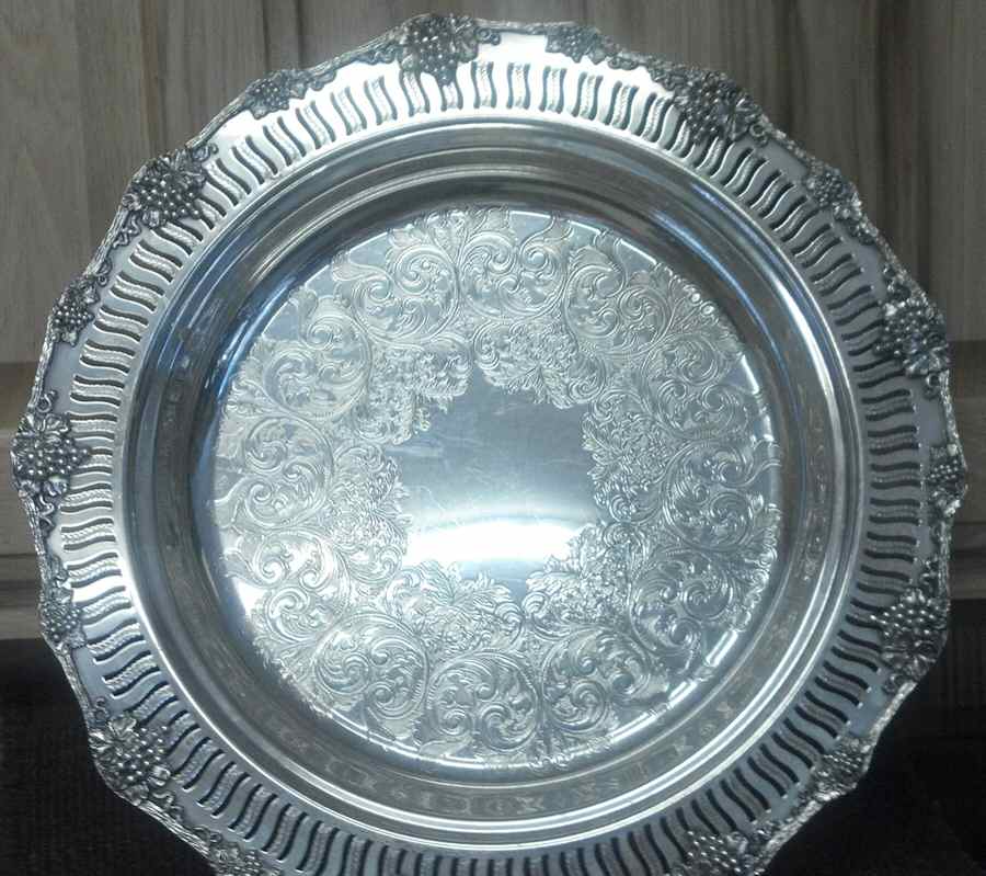 Grape (Silverplate, Hollowware) Round Pierced Tray by Oneida Silver-1