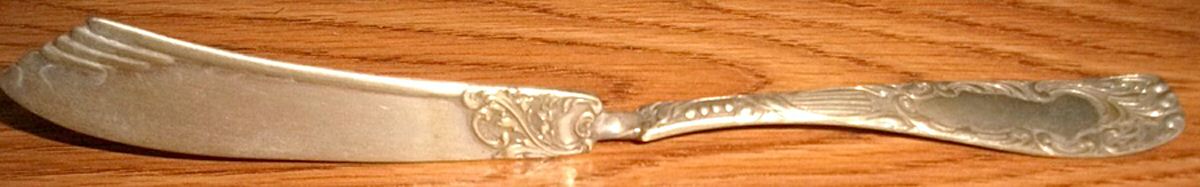 OHS376 (Silverplate) Flat Twisted Handle Master Butter Knife by Oneida Silver-1