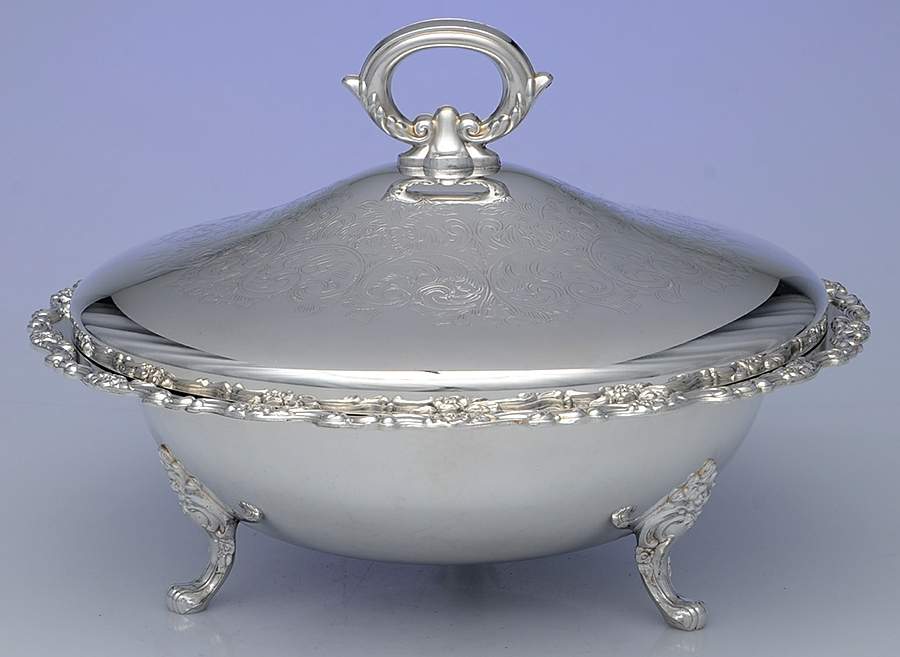 Bellfontaine (Silverplate, Hollowware) Plated Round Covered Vegetable Bowl by Oneida Silver-1