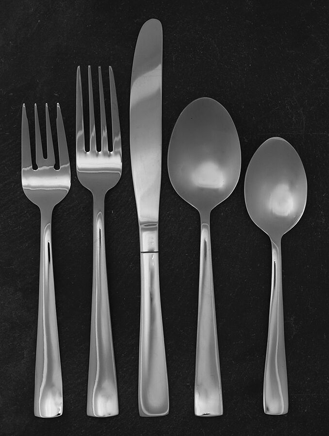 Avery (Stainless) 5 Piece Place Setting by Oneida Silver-1