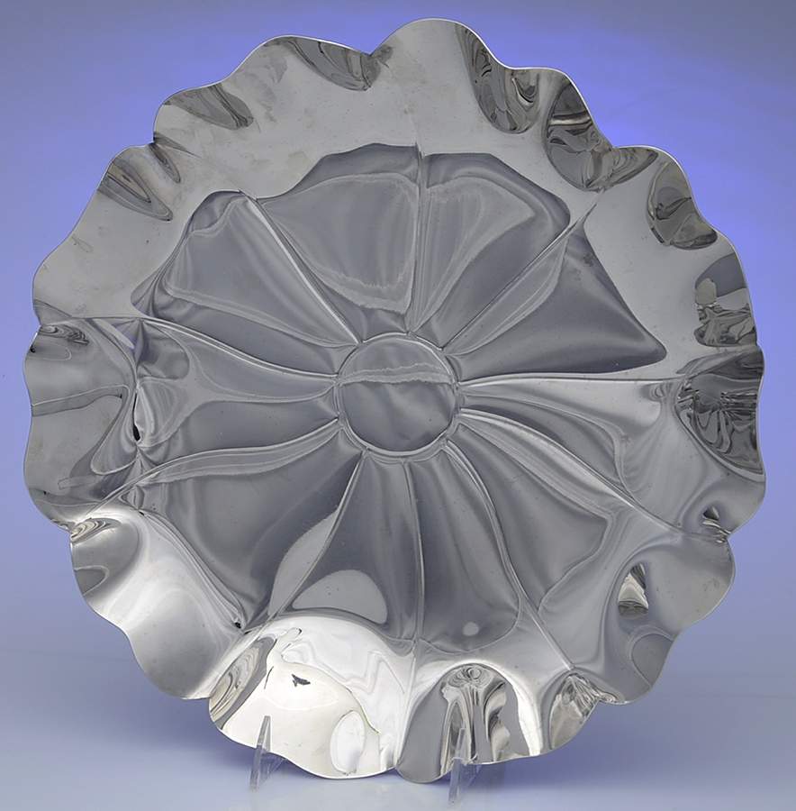 Nature's Garden (Stainless, Hollowware) 14" Round Shallow Bowl by Oneida Silver-1