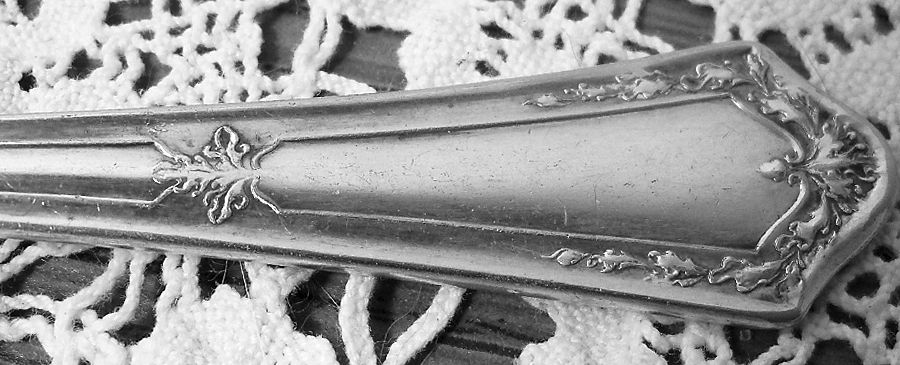 Ohs444 (Silverplate) Flat Handle Master Butter Knife by Oneida Silver-1