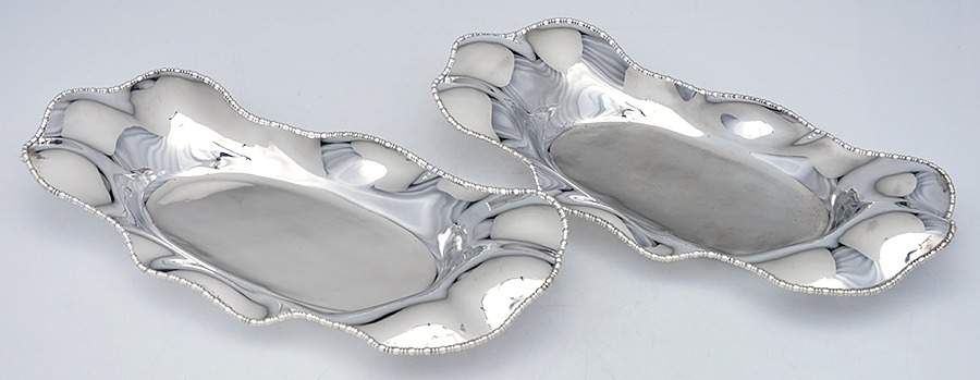 506 (Silverplate, Hollowware) Pair of 12" Bread Tray by Oneida Silver-1
