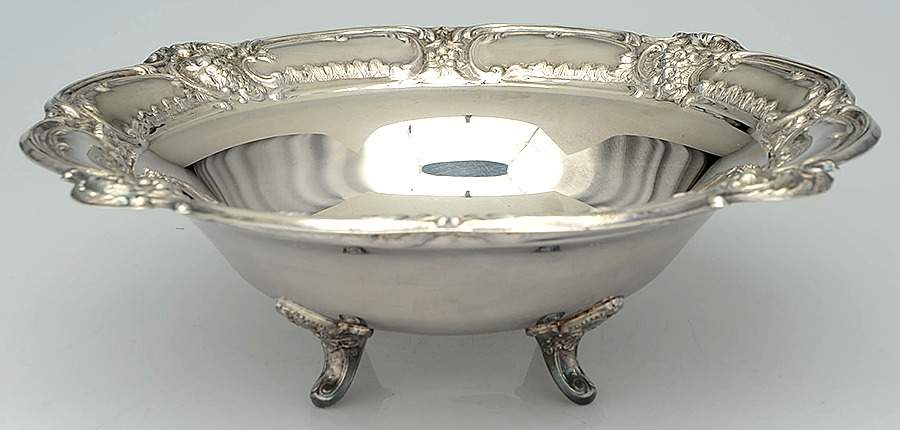 Beau Regande (Silverplate, Hollowware) 14" 4 Toed Round Centerpiece by Poole Silver -1