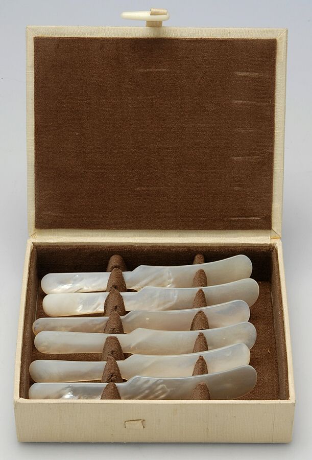 Flatware (Plated Bolster) Set of 6 Individual Spreaders W/Case by Pearl Handle-1