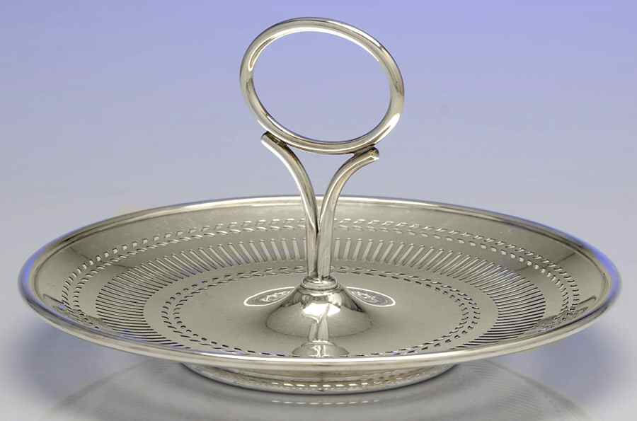 07129 (Silverplate, Hollowware) Silverplate Tray with Center Handle by Pairpoint Mfg Co-1