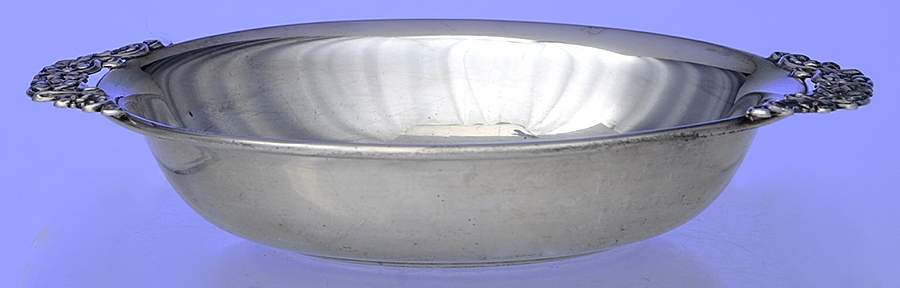 101 (Sterling, Hollowware) Double Handled Porringer by Poole Silver -1