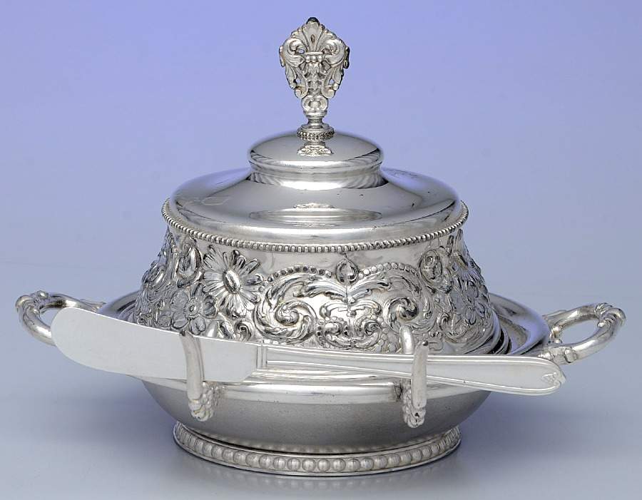 568 (Silverplate, Hollowware) Round Covered Butter with Strainer & Master Knife by Pairpoint Mfg Co-1