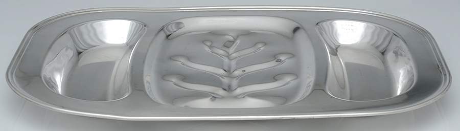 5111 (Silverplate, Hollowware) 18" 3 Pt Meat Platter with Well by Pilgrim Silver-1