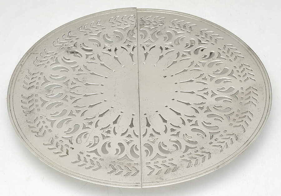 07152 (Silverplate, Hollowware) Expandable Trivet by Pairpoint Mfg Co-1