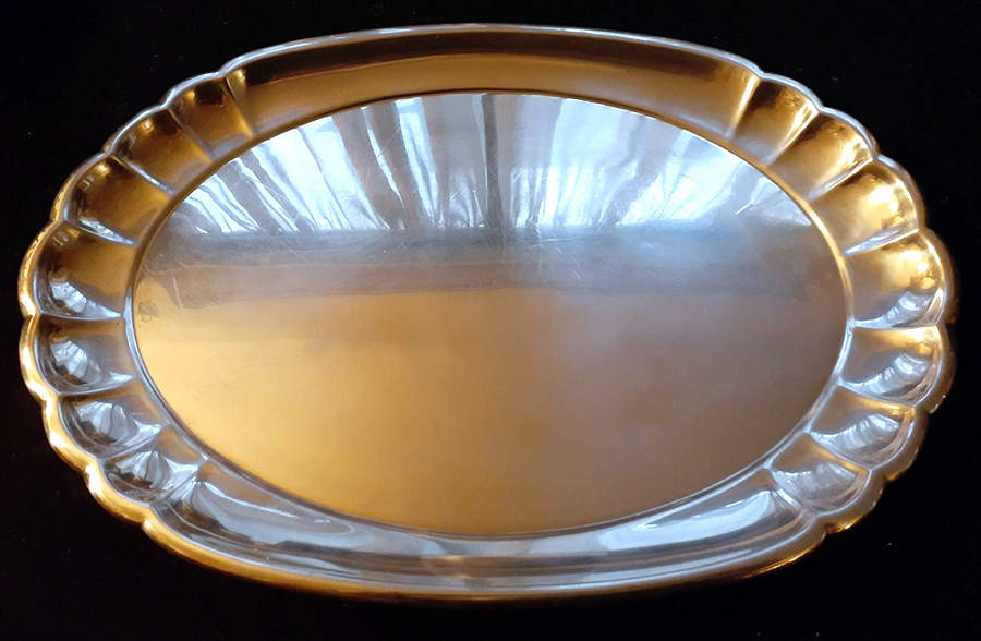 Holiday (Silverplate, Hollowware) 17" Oval Tray by Reed & Barton-1