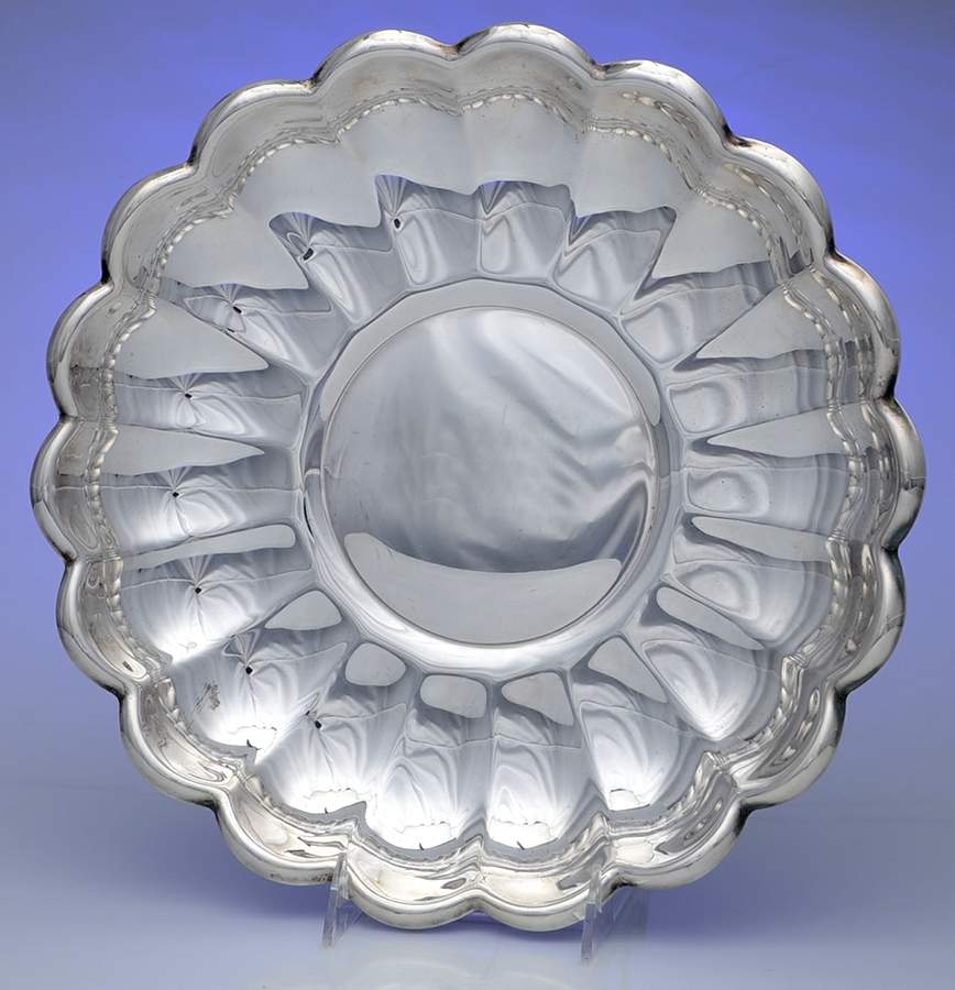 Holiday (Silverplate, Hollowware) 13" Scalloped Serving Bowl by Reed & Barton-1