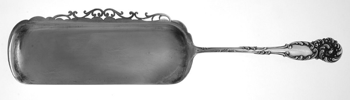 La Reine (Sterling, 1893) Large Flat Handle Crumb Knife/Crumber by Reed & Barton-1