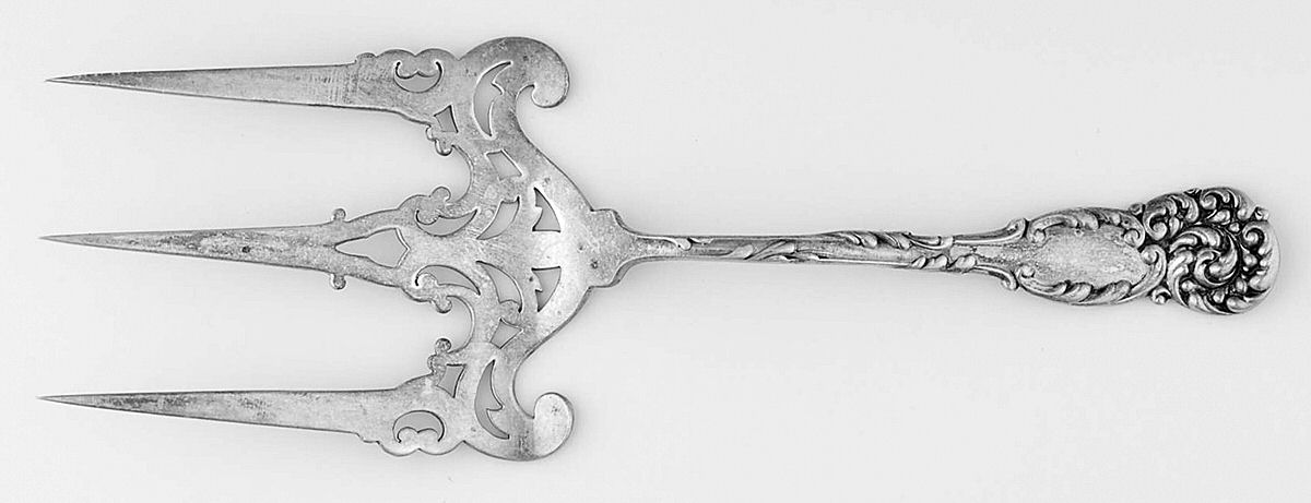La Reine (Sterling, 1893) Solid Toast Serving Fork by Reed & Barton-1