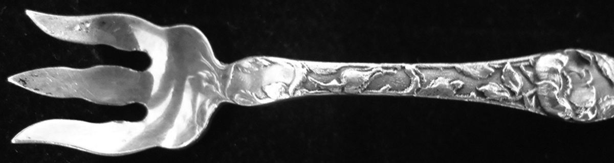 Les Cinq Fleurs (Sterling, 1900, No Monos) Canape Fork by Reed & Barton-1
