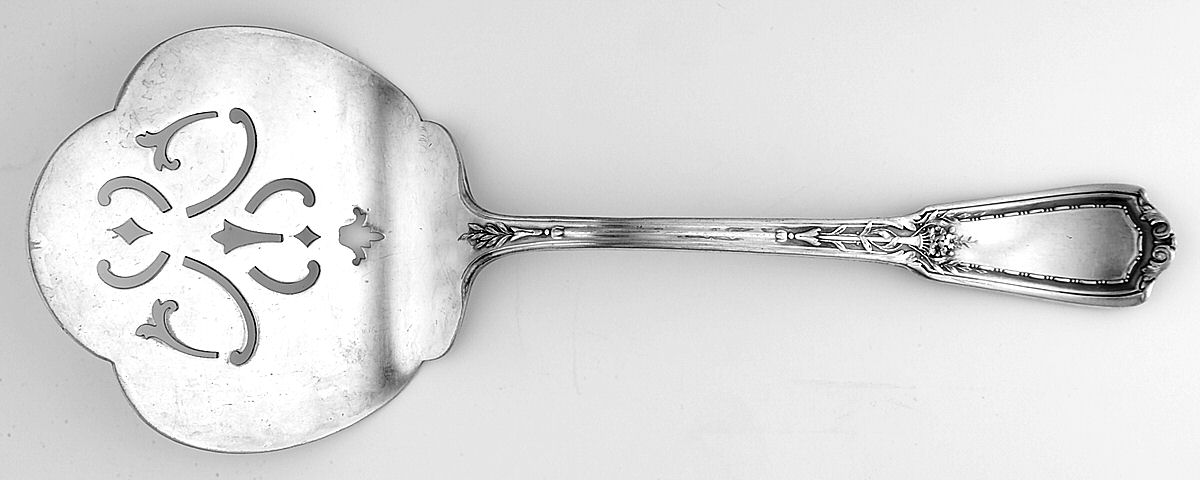Louis XVI (Silverplate, 1926) Solid Pierced Waffle Server by Reed & Barton-1