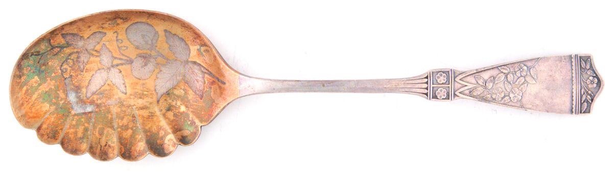 Parisian (Silverplate, 1887) Medium Bright Cut Berry/Casserole Spoon by Reed & Barton-1