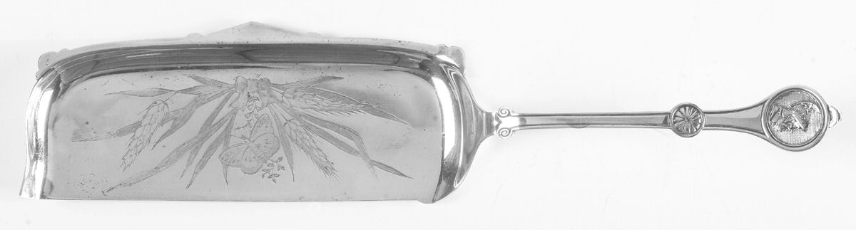 Roman Medallion (Silverplate, 1868) Large Flat Handle Crumb Knife/Crumber by Reed & Barton-1