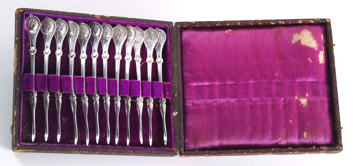 Roman Medallion (Silverplate, 1868) (Set of 12) Nut Picks with Case by Reed & Barton-1