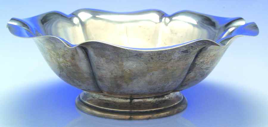 Salem (Sterling, Hollowware) Footed Sterling Round Vegetable Bowl by Reed & Barton-1