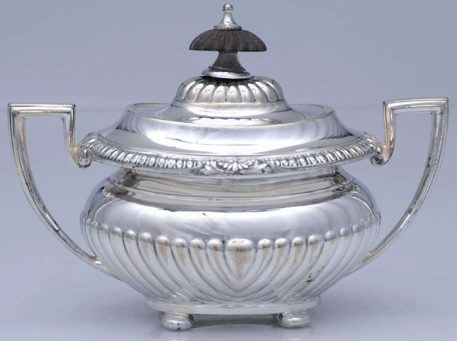 Sulgrave Manor (Silverplate, Hollowware) Sugar Bowl & Lid by Reed & Barton-1
