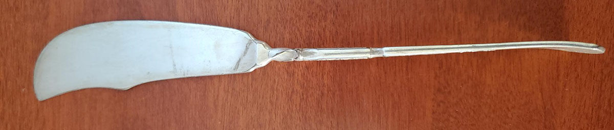 Unique (Silverplate, 1879) Flat Twisted Handle Master Butter Knife by Reed & Barton-1