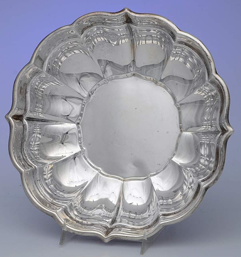 Windsor (Sterling, Hollowware) 9" Round Vegetable Bowl by Reed & Barton-1