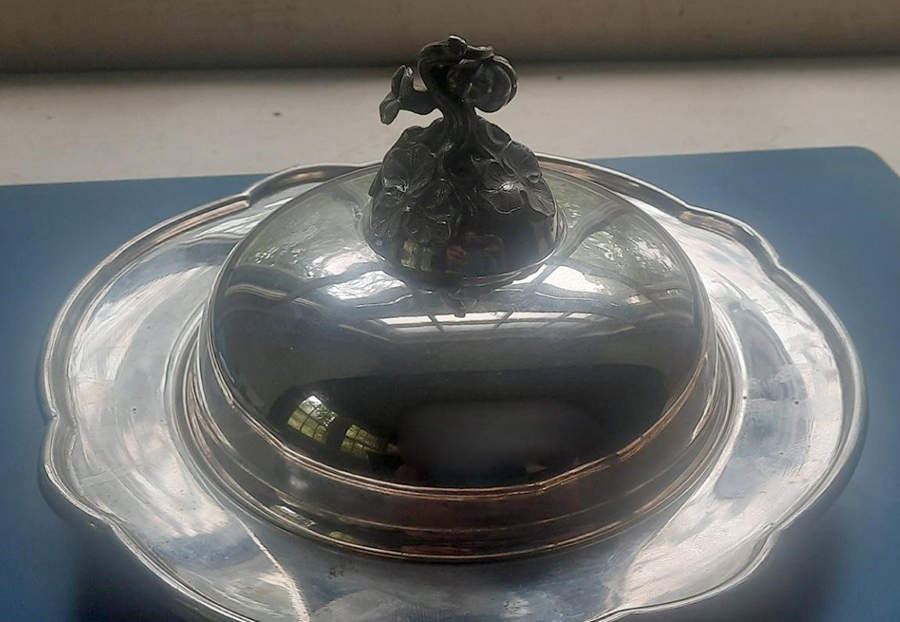 The Winthrop (Plain, Silverplate) Round Covered Butter with Glass Liner by Reed & Barton-1
