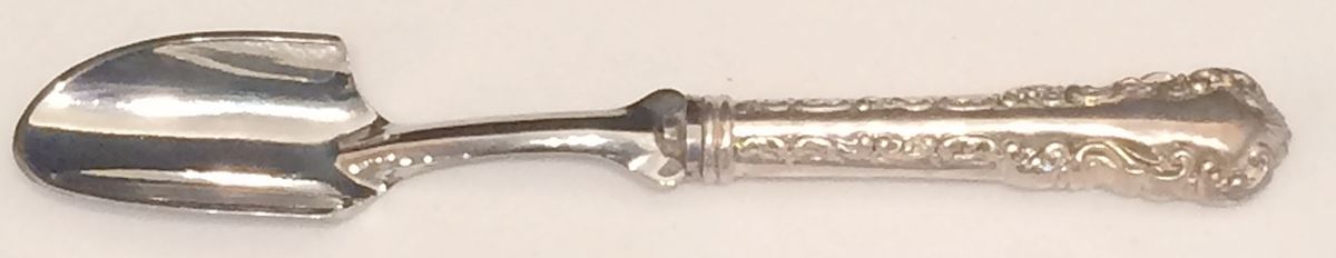 Louis XV (Sterling) Cheese Scoop with Silverplate Scoop by Roden Brothers Ltd.-1