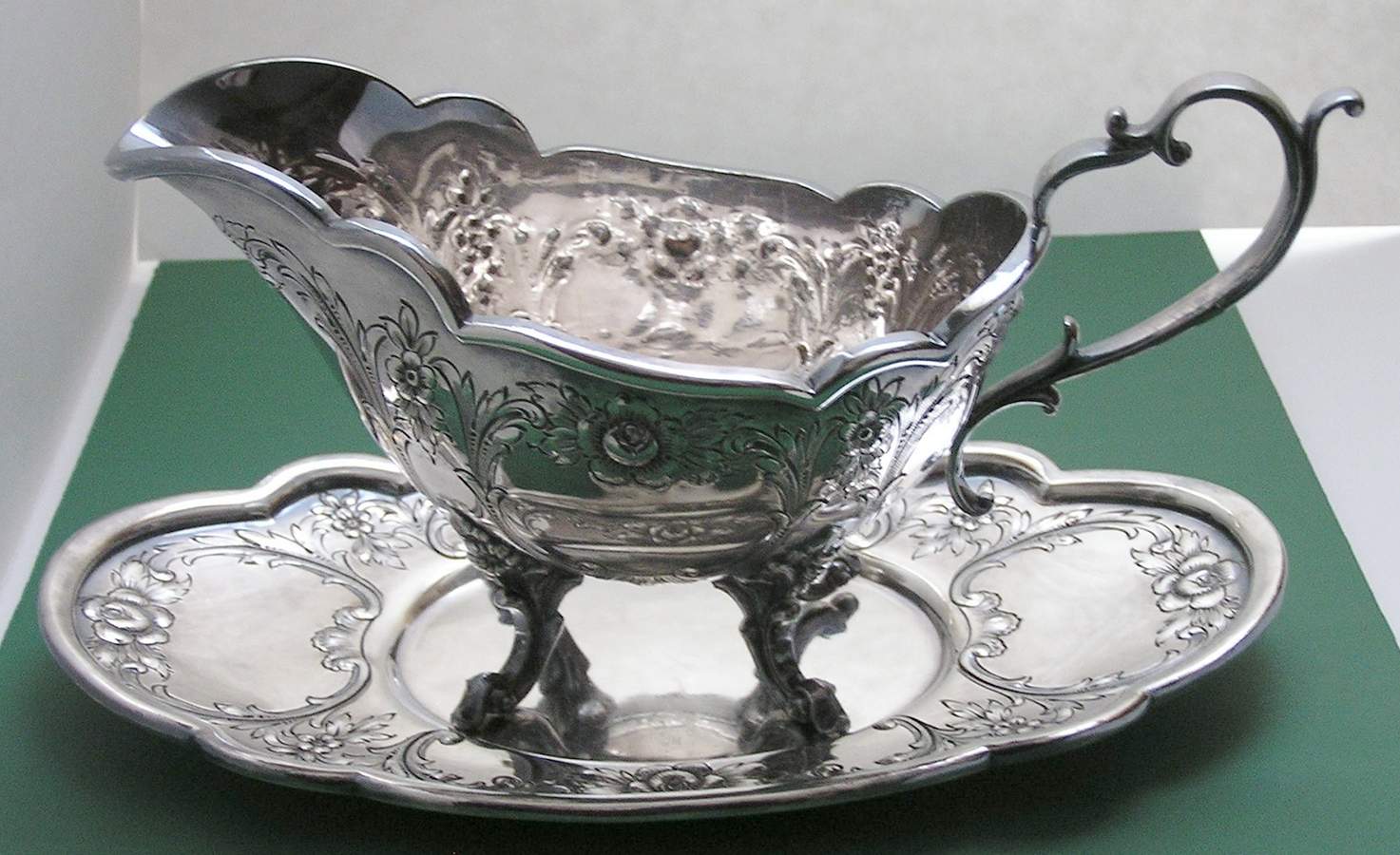 The Winthrop (Chased, Silverplate) Plated Gravy Boat & Underplate by Reed & Barton-1